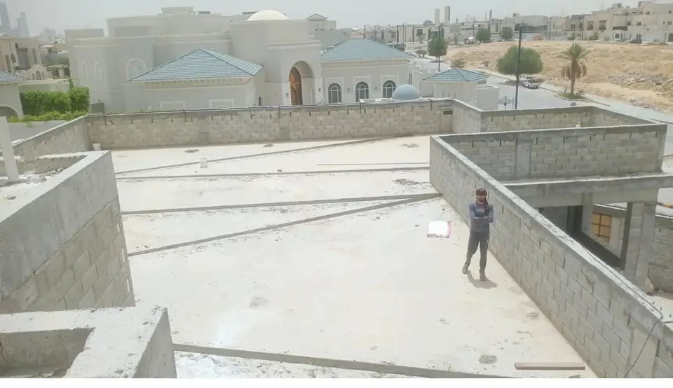 سطح خرساني قبل المعالجة، المرحلة الأولى قبل العزل